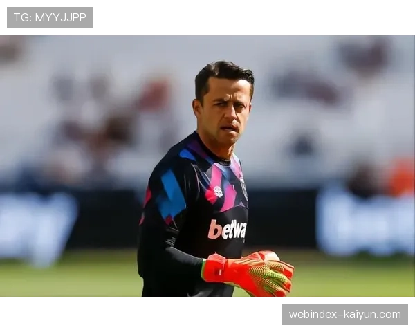西汉姆联门将法比安斯基腰部旧伤，赛季出场受限